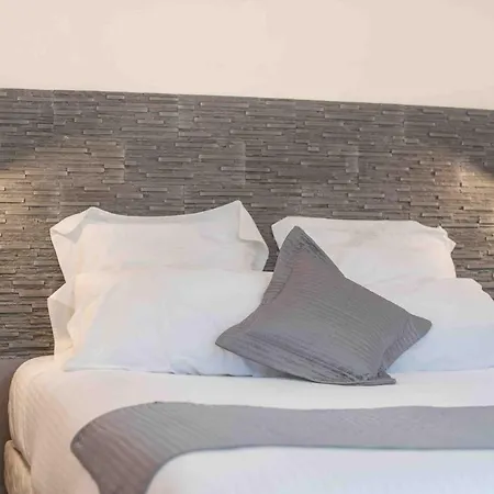 D'hotes Le Pignie Bed & Breakfast 4*