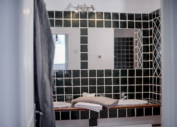 לינה וארוחת בוקר D'hotes Le Pignie 4*