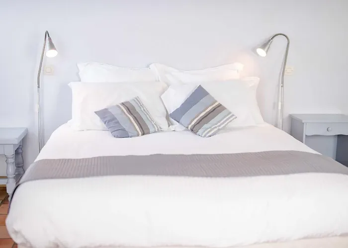 לינה וארוחת בוקר D'hotes Le Pignie 4*