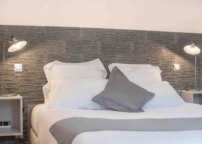 D'hotes Le Pignie לינה וארוחת בוקר 4*